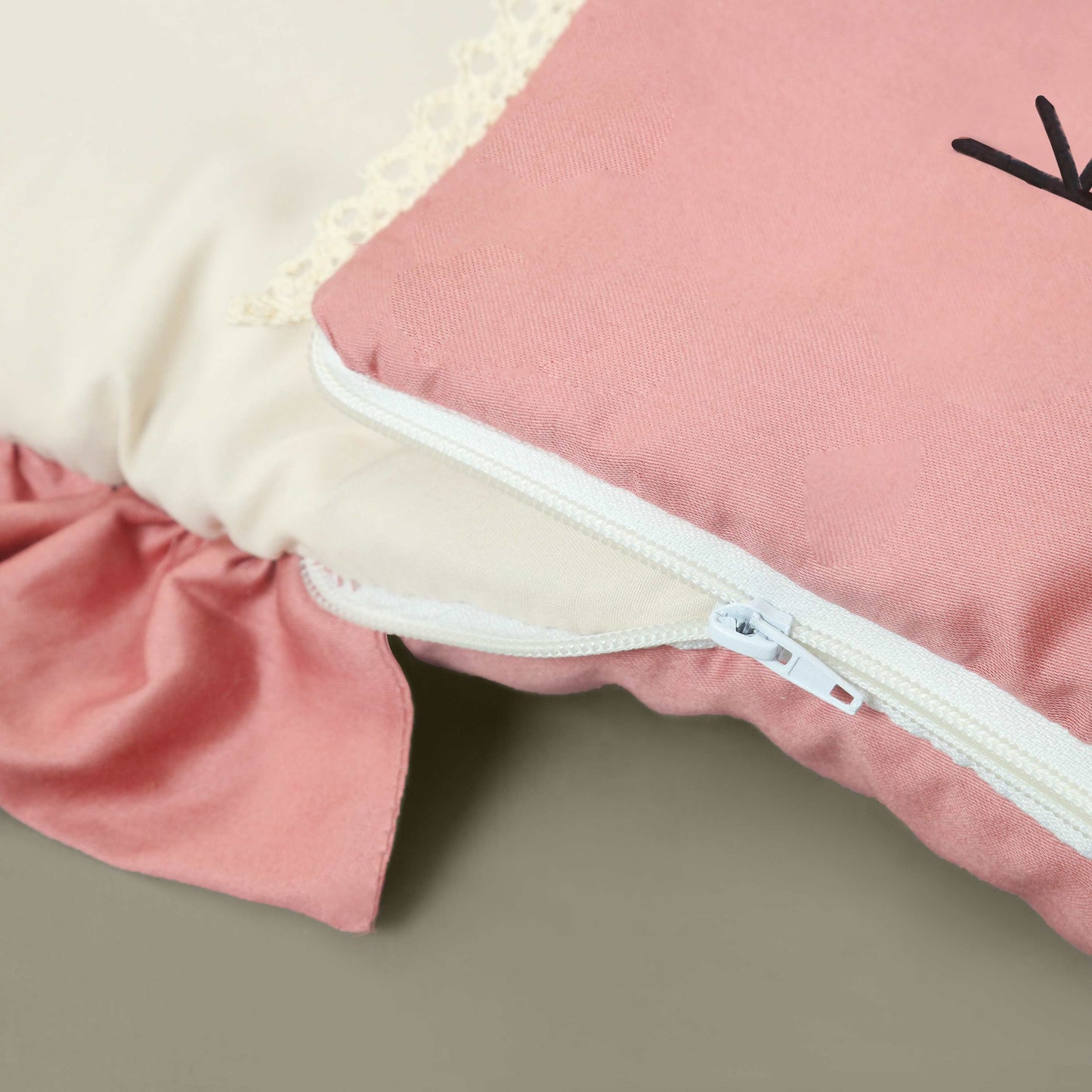 Khala's Little Jaan Luxury Hand Pleated Baby Sleeping Carry Nest