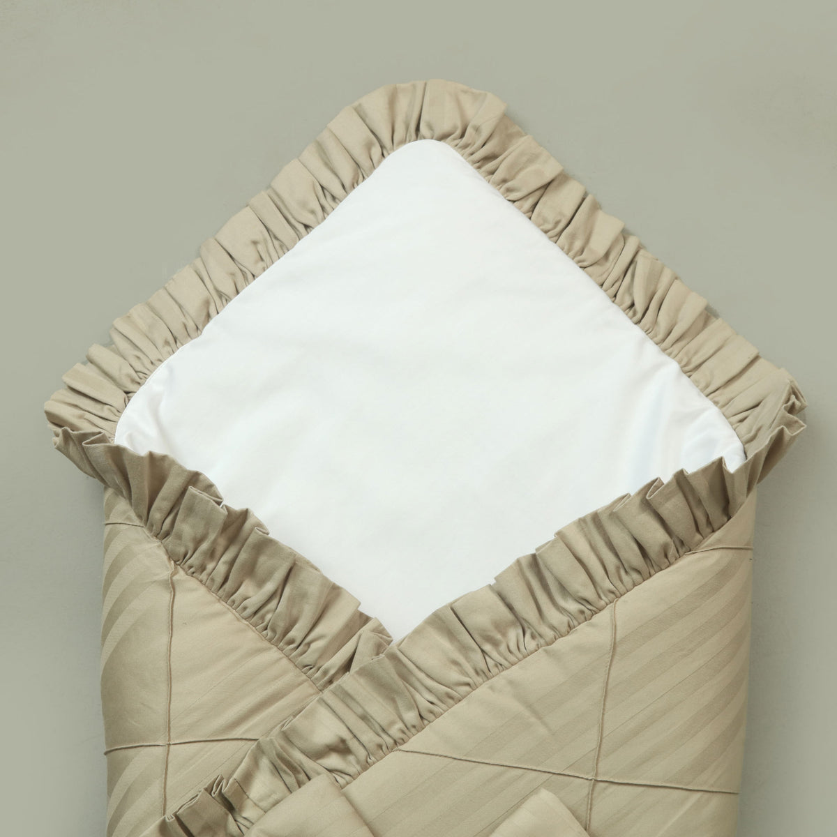 Premium Ruffle 2-in-1 Carry Nest and Wrapping Sheet